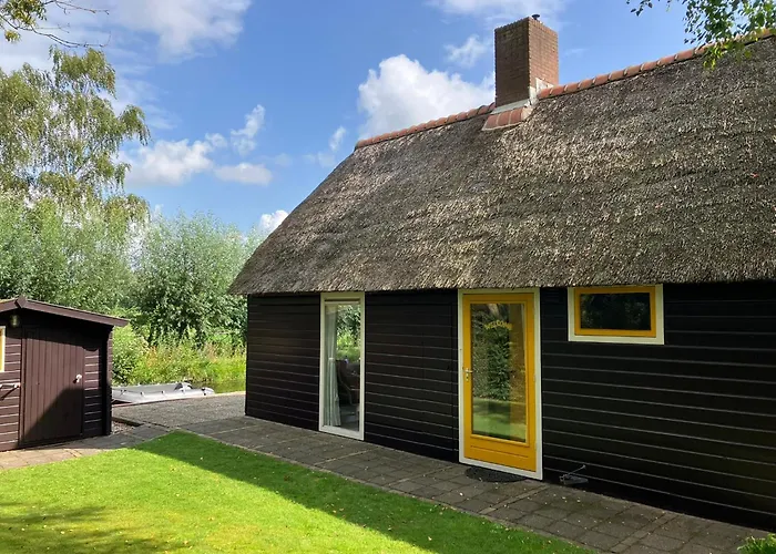 Oasis Holiday Home In Giethoorn Next To Canal, Boat Extra