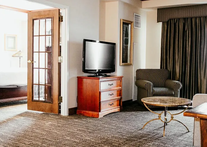 Hotel Topeka At City Center