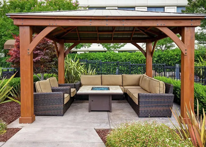 Doubletree By Hilton Pleasanton At The Club