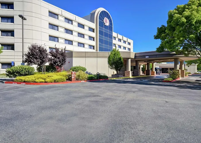 Doubletree By Hilton Pleasanton At The Club