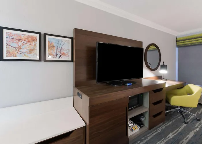 Hampton Inn & Suites Chicago-Hoffman Estates