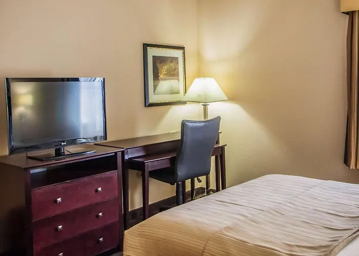 Quality Inn & Suites Peoria North