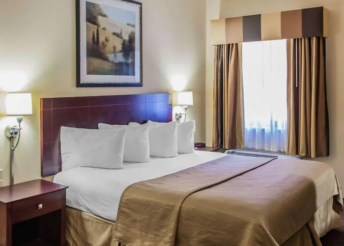 Quality Inn & Suites Peoria North