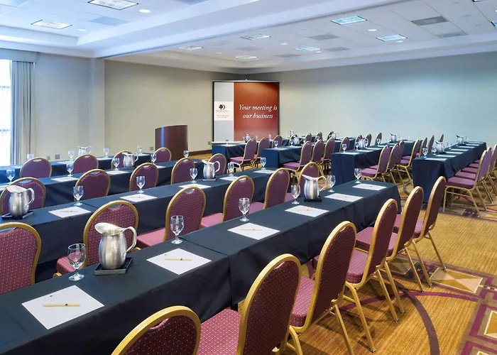 Doubletree By Hilton Milwaukee/Brookfield