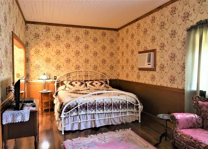 Mariposa Hotel Inn