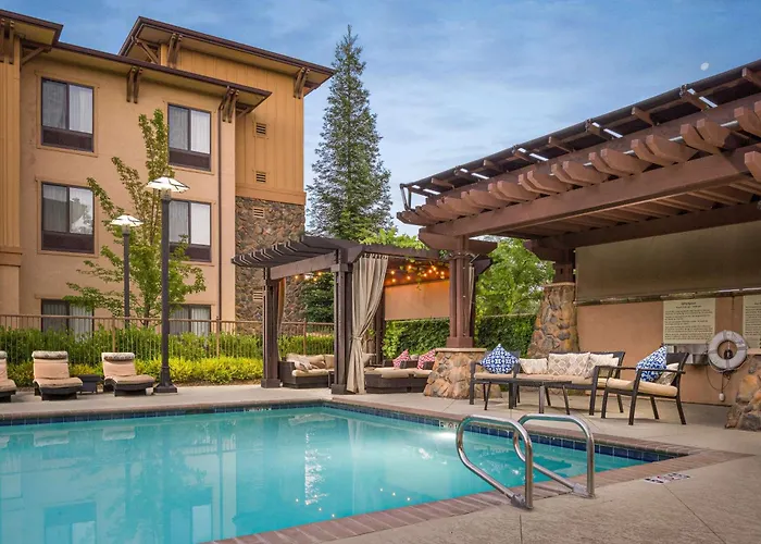 Hampton Inn & Suites Windsor-Sonoma Wine Country