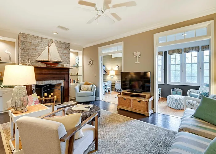 Charming Cottage Near Golf Courses & Marsh Walk!