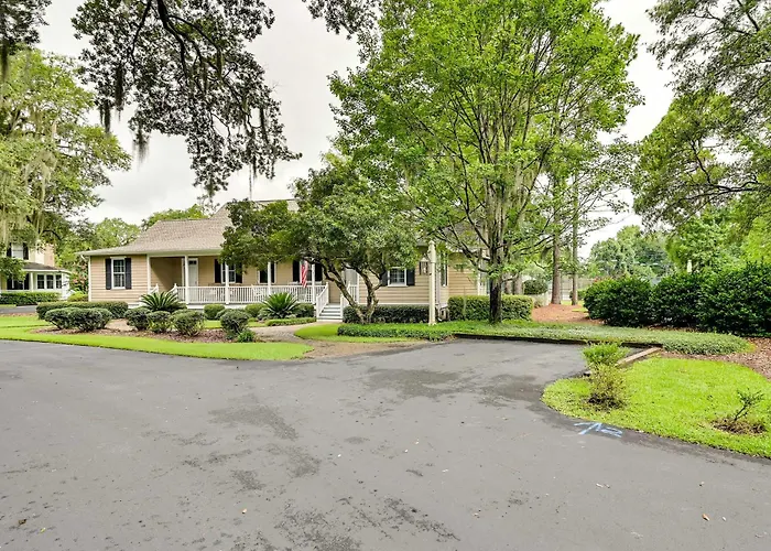Charming Cottage Near Golf Courses & Marsh Walk!