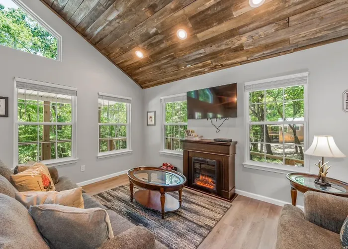 The Otter Box Cabin - 92 Acres Beside Desoto State Park