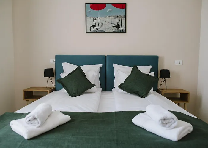 AVIOR Garni Hotel
