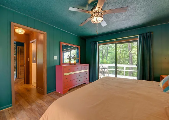 Pet-Friendly Cabin - 1 Mi From Fontana Lake!