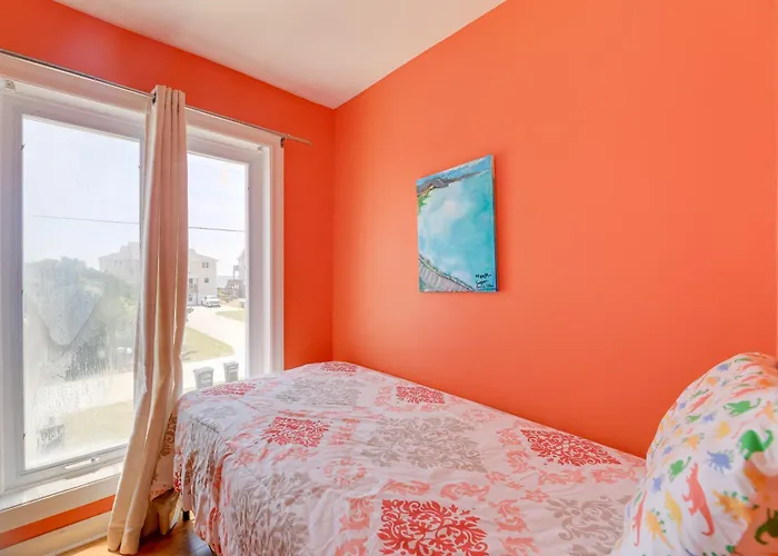 'West Of The Moon' Ocean Apt W/ Beach Access!
