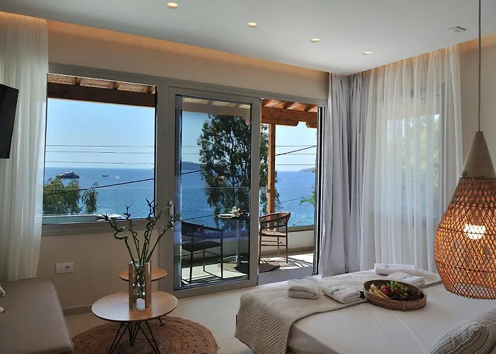 Salty Wave Suites