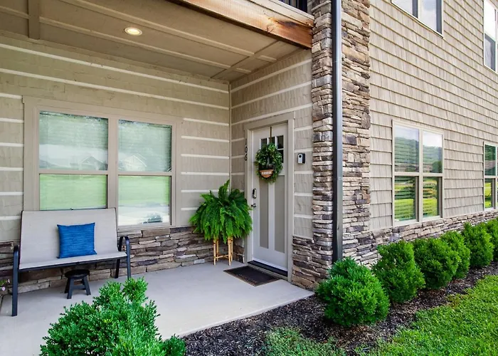 Elegant End Condo Fireplace Community Amenities