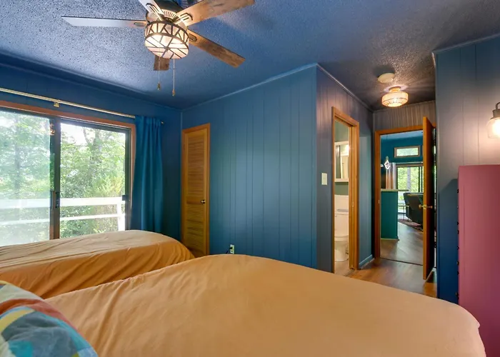 Pet-Friendly Cabin - 1 Mi From Fontana Lake!