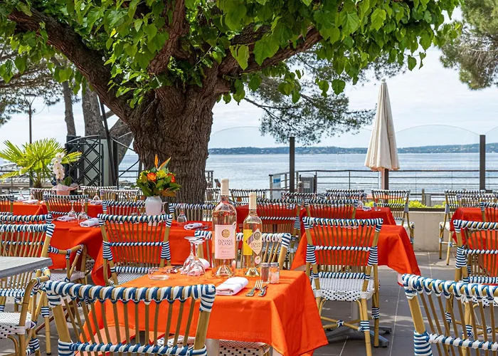 Logis Hotel Le Provencal Rest Les Muriers