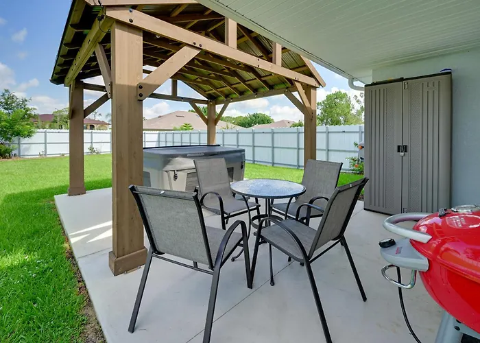 Hot Tub & Fenced Yard: Home In Sebring