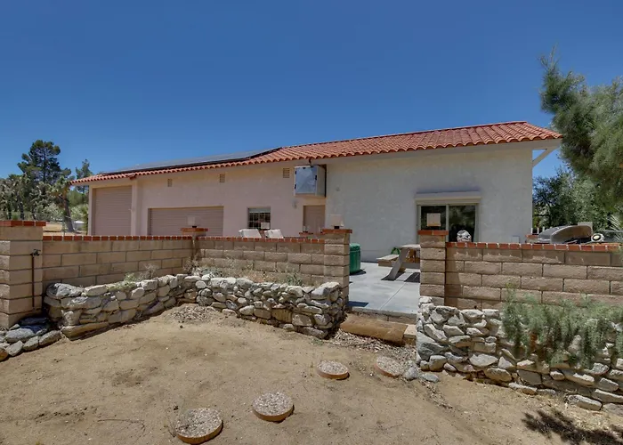 California Vacation Rental With Hot Tub & Patio!