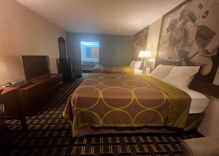 Super 8 By Wyndham Baytown I-10