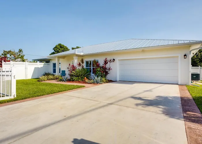 Florida Gem: Saltwater Pool By Beaches & Kayaking!