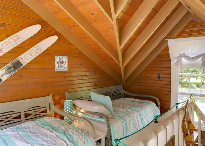 Cozy Tennessee Cabin W/ Deck, Grill & Fire Pit!