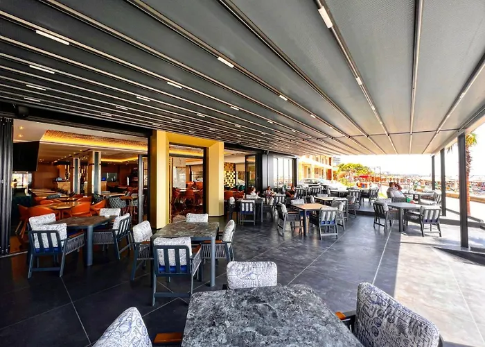 Hotel LEON - Beach Front