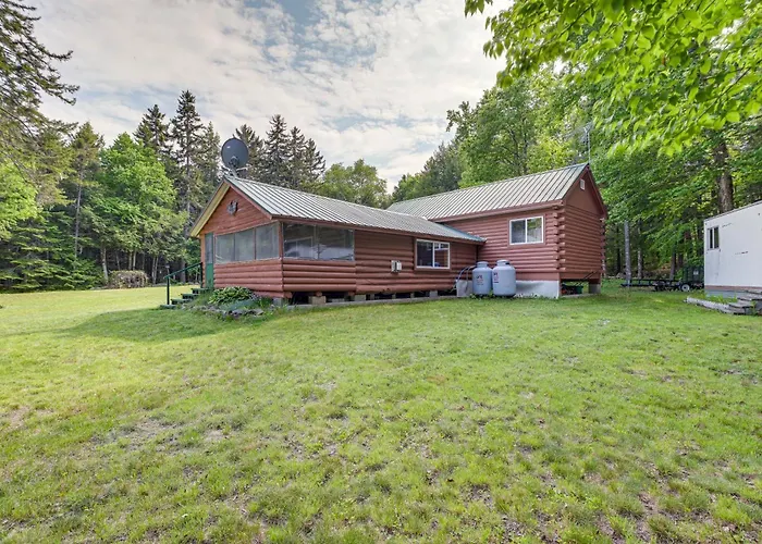 Peaceful Lakefront Cabin Getaway: Dock, Fire Pit!