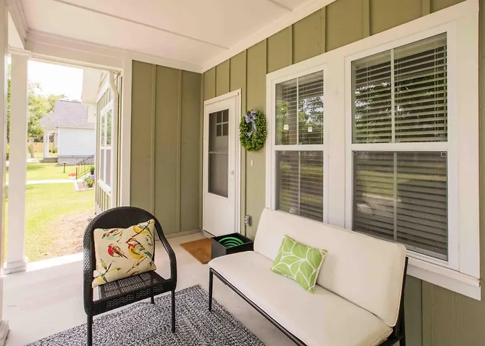 Chic Thomasville Home: Walk To Downtown!