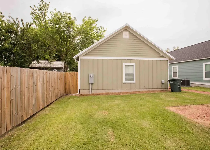 Chic Thomasville Home: Walk To Downtown!