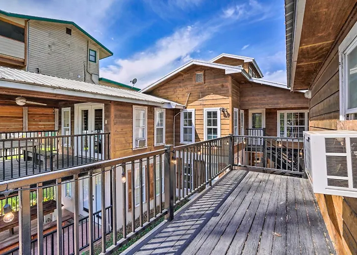 Guadalupe Riverfront Studio W/ Private Balcony