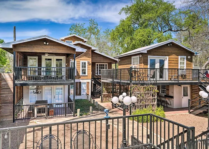 Guadalupe Riverfront Studio W/ Private Balcony