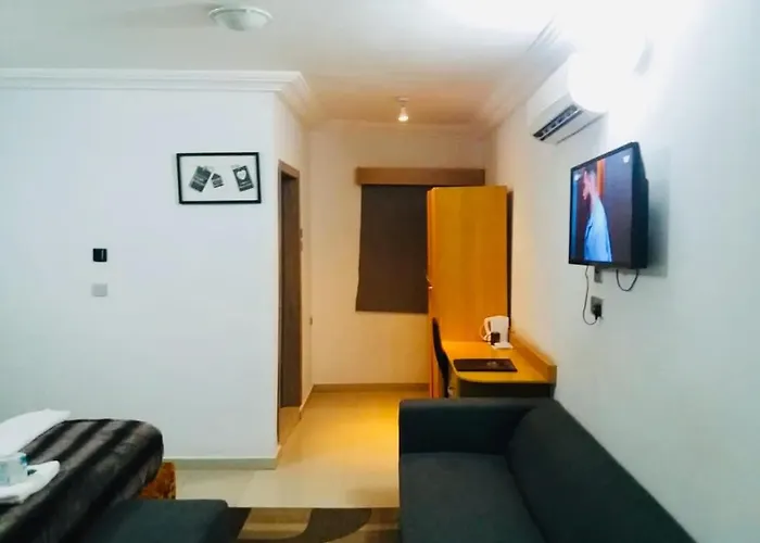 Ne-Yo Hotel & Rv Lodges