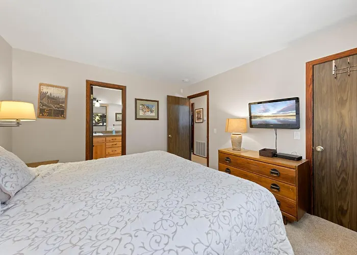 Nightingale Retreat By Tahoe Getaways - 3Br, Close To Tahoe City, Walk To Bike Path & Private Beach Access