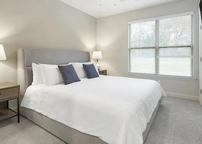 Landing Modern Apartment With Amazing Amenities