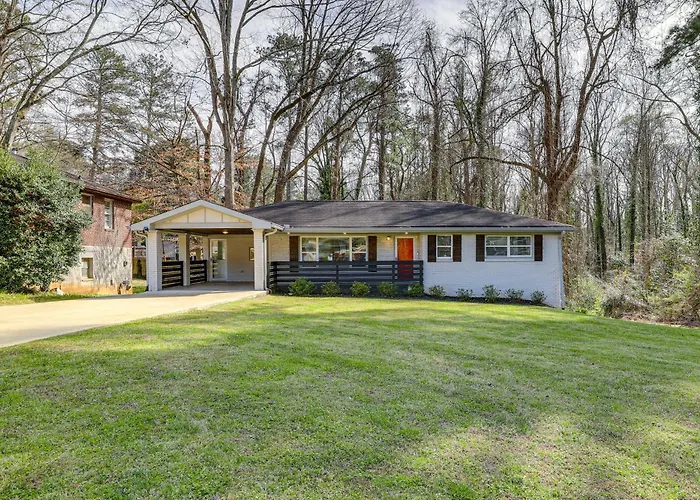 Pet-Friendly Decatur Home ~ 8 Mi To Downtown Atl!