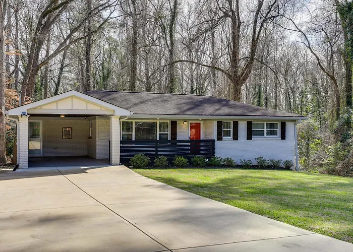 Pet-Friendly Decatur Home ~ 8 Mi To Downtown Atl!