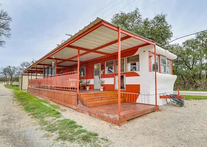 Pet-Friendly Brownwood Home: Walk To Lake!