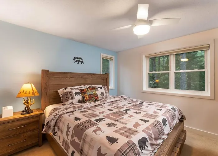 Family-Friendly Townhouse In A Great Location!