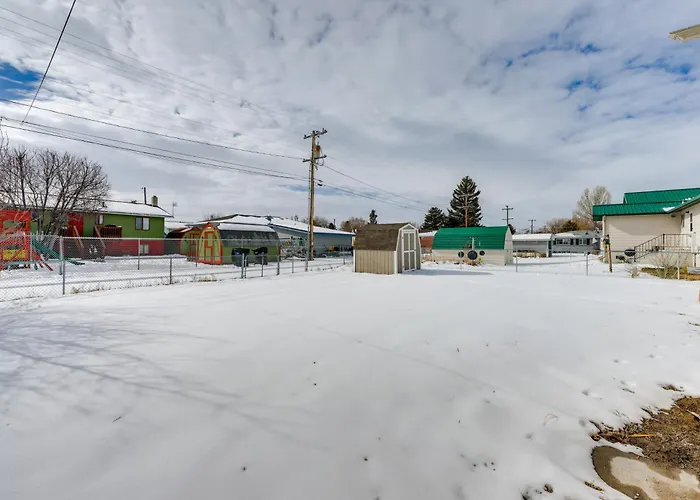 Dog-Friendly Montana Home W/ Deck & Fenced-In Yard