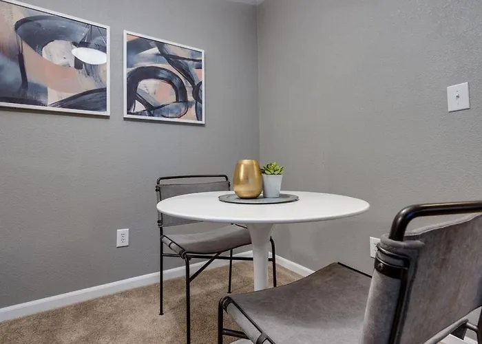 Landing Modern Apartment With Amazing Amenities