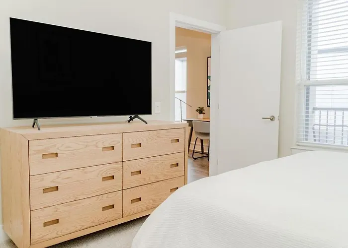 Landing Modern Apartment With Amazing Amenities