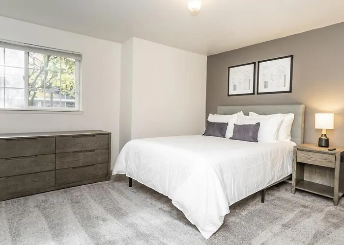 Landing Modern Apartment With Amazing Amenities