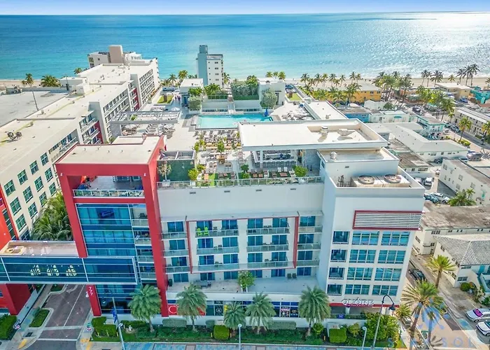 Beachfront Condo-Roofto Pool- 2 Bedrooms 2 Bedroom !