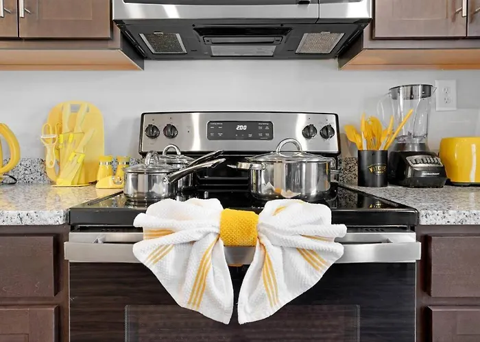 Make Lemonade In Luxury W King Bed And Free Parking Plus 40 Minutes To Nashville