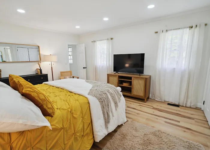 Urban Farmhouse With A Modernism Twist!