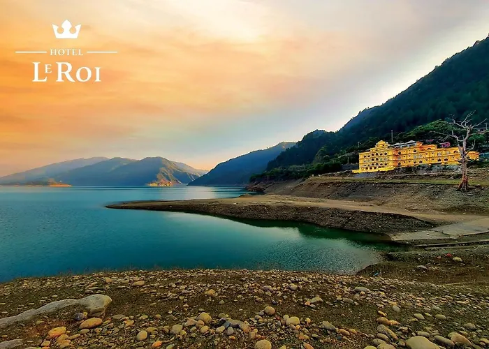 Hotel Le Roi Lake View Koti