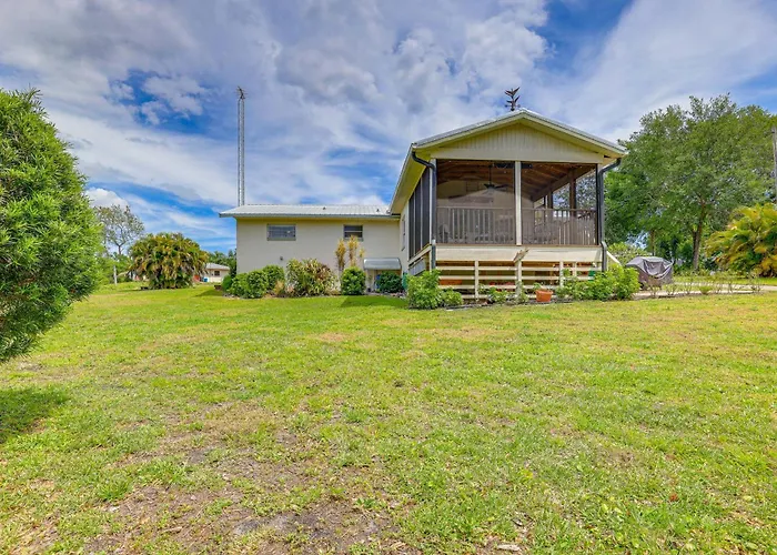 Private & Picturesque Escape On Lake Henry!