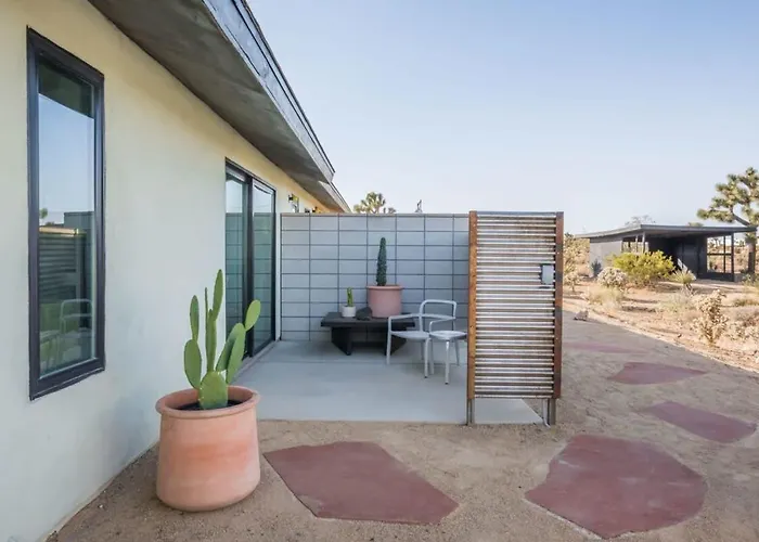 Yucca Hut - Design Forward Oasis Near Joshua Tree