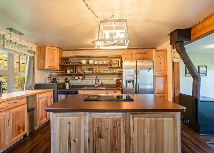 Glacier Retreat On 4 Acres With Sauna & Fire Pit