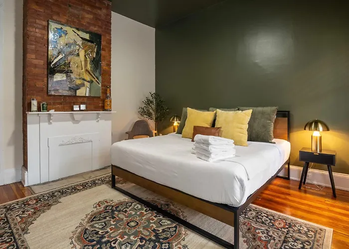 Walk To Downtown, Bars, Stadiums - Perfect For 4!